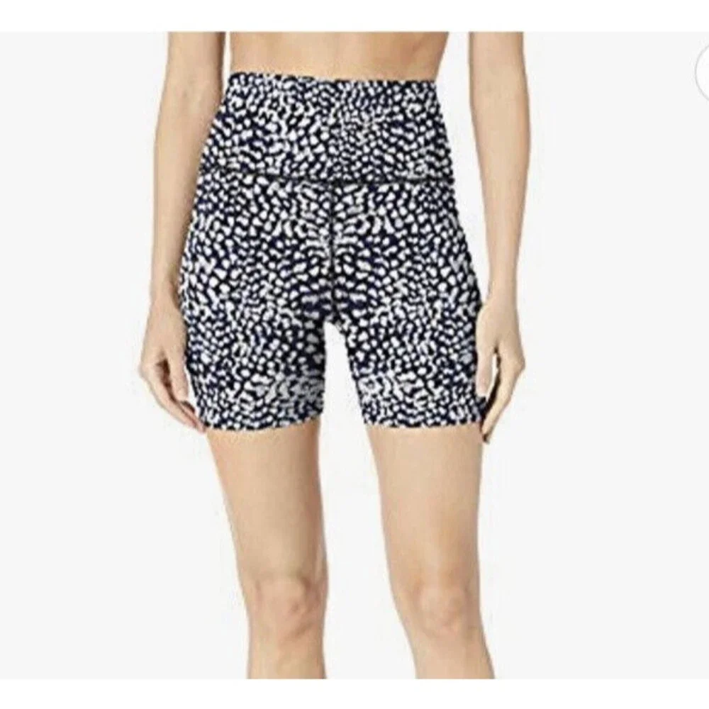 Core 10 Women High Waisted Yoga Shorts Size Large Hide Pocket
